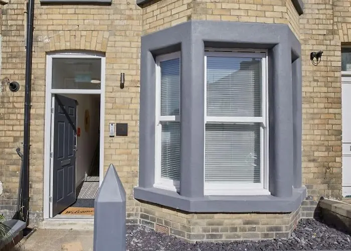 1 - Queens Court Apartament *